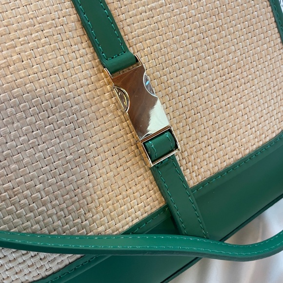 Chic Green and Cream Shoulder Bag - Picture 8 of 13